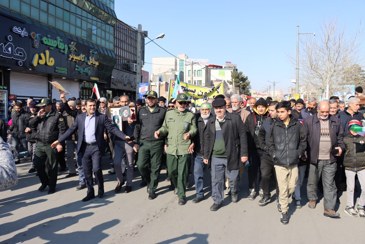 راهپیمایی باشکوه و حماسی یوم الله ۲۲ بهمن‌ماه - ساوه (گزارش تصویری چهارم)