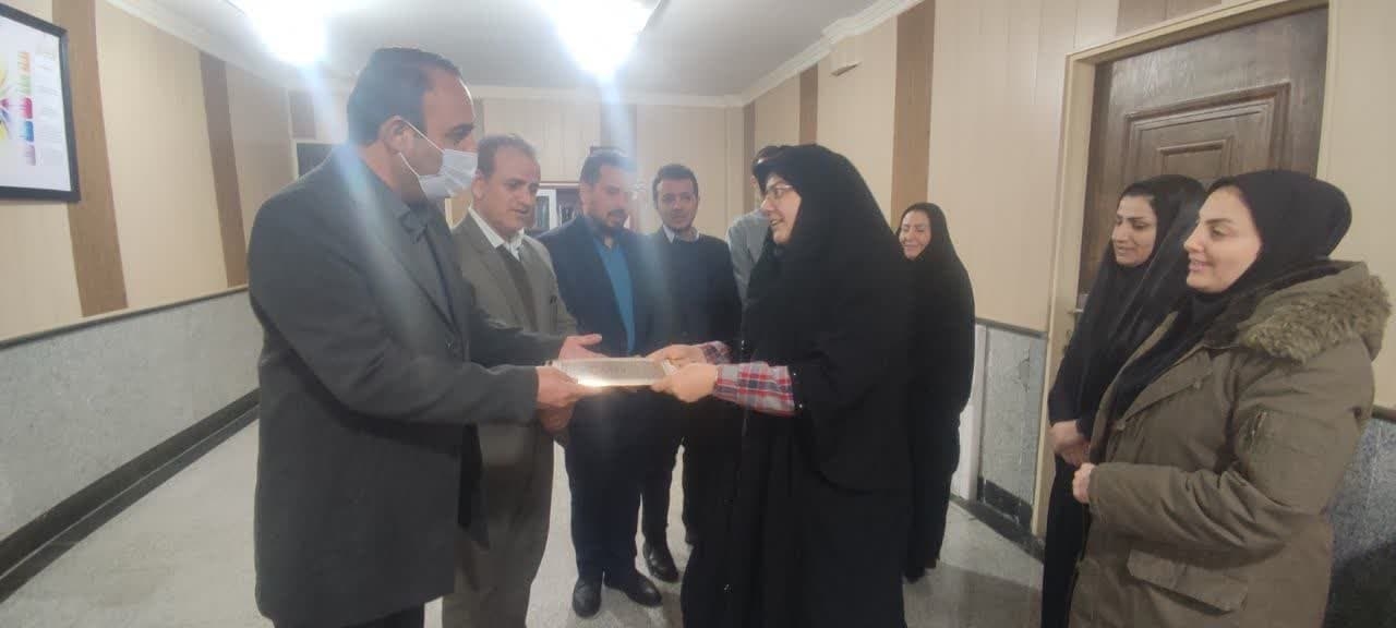 تقدیر فرماندار از خانم حیدریان کارشناس امور اجتماعی
