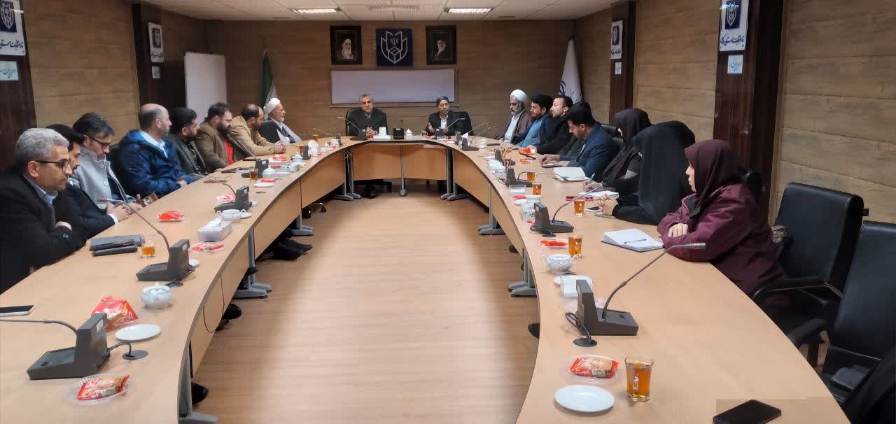 نشست هم اندیشی و هماهنگی برگزاری "اولین آیین اهدای نشان ملی قرآنی کربلایی کاظم ساروقی"