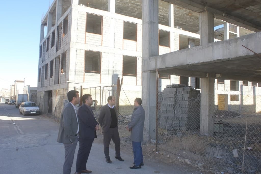 فرماندار از پروژه مسکن محرومین شهرستان خمین بازدید کرد