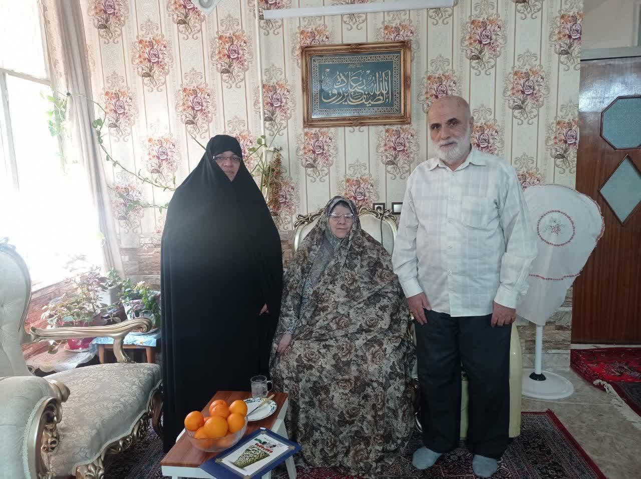 دیدار مفتح زاده  مدیر کل امور زنان و خانواده  استانداری  با شش تن از   مادران  شهدا در  اراک