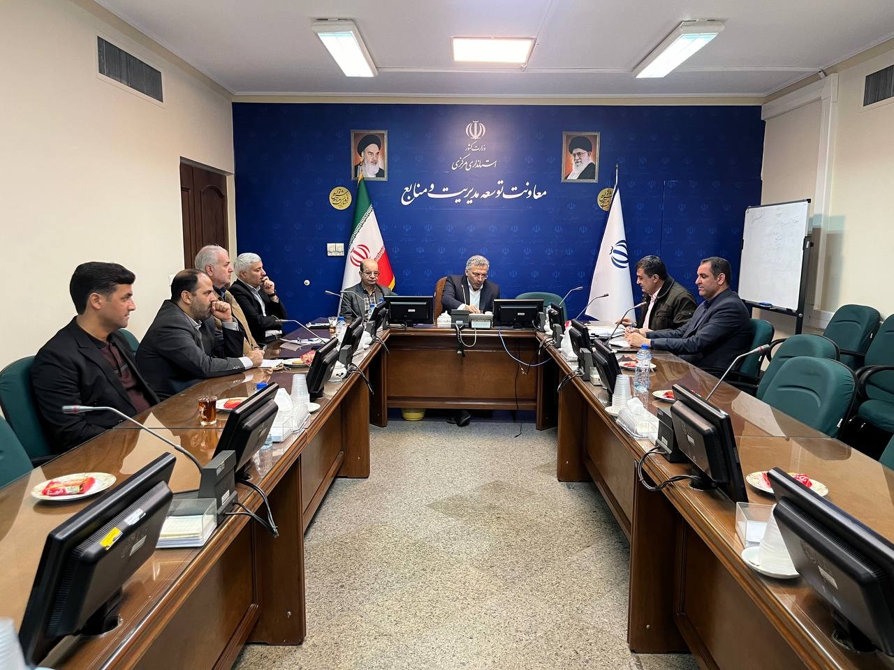 جلسه بازگشایی پاکات مزایده خودرو استانداری و زمین شهرستان دلیجان