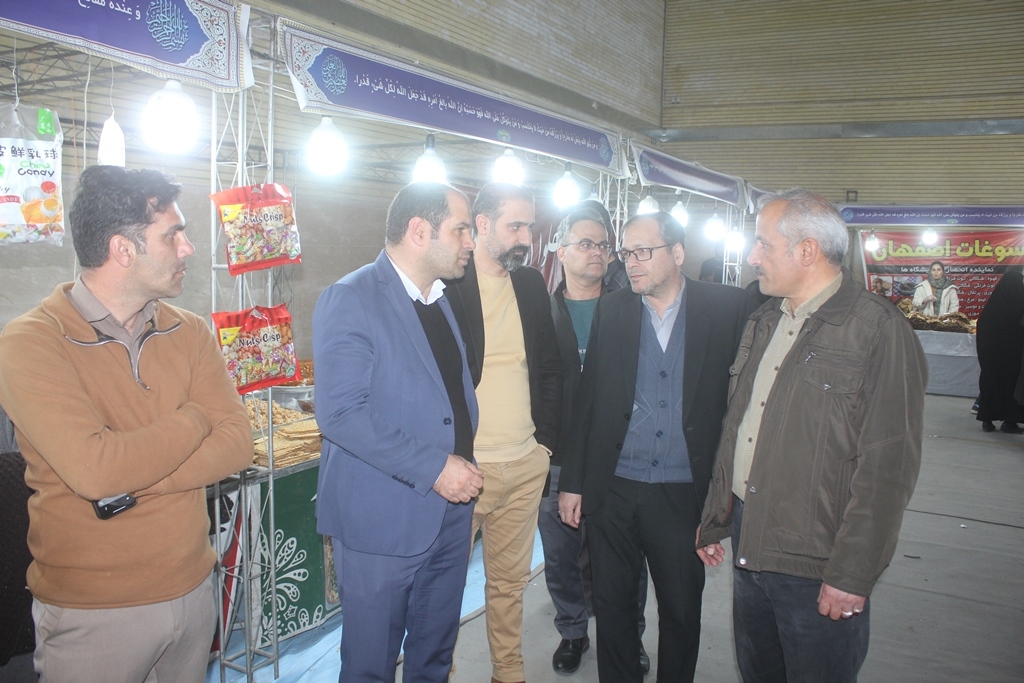 فرماندار از نمایشگاه عرضه مستقیم کالا ( بهاره ) در شهرستان خمین بازدید کرد