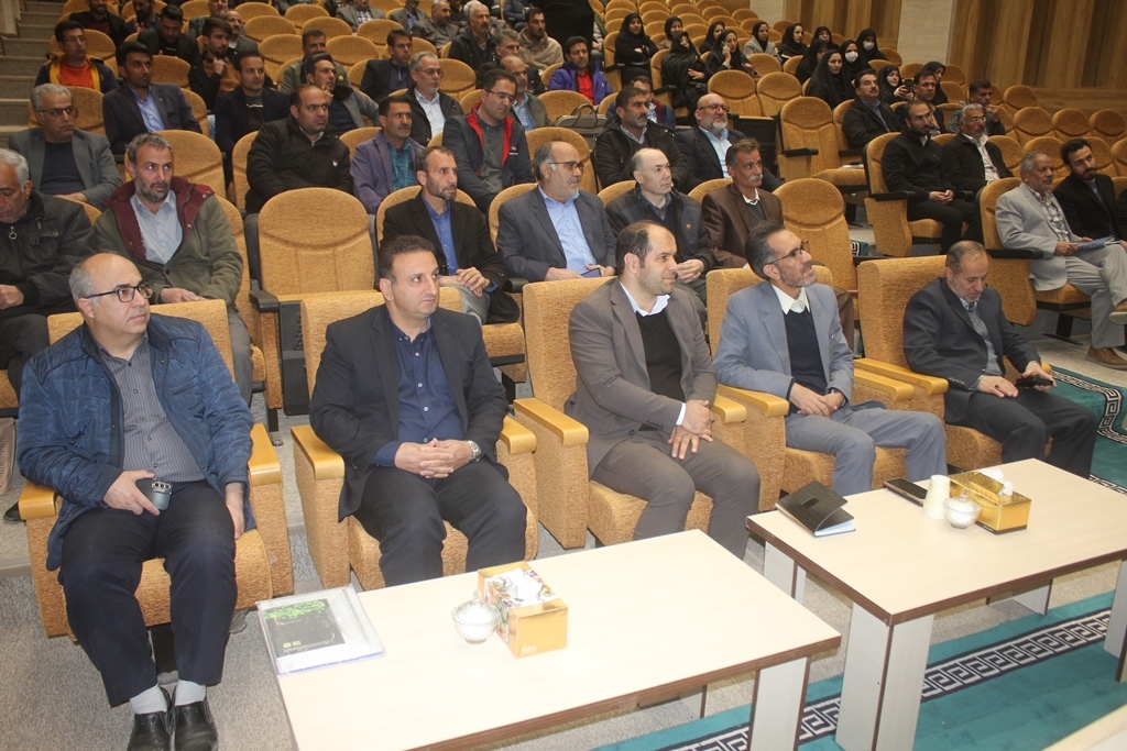 همایش دهیاران و شوراهای اسلامی شهرستان خمین برگزار شد