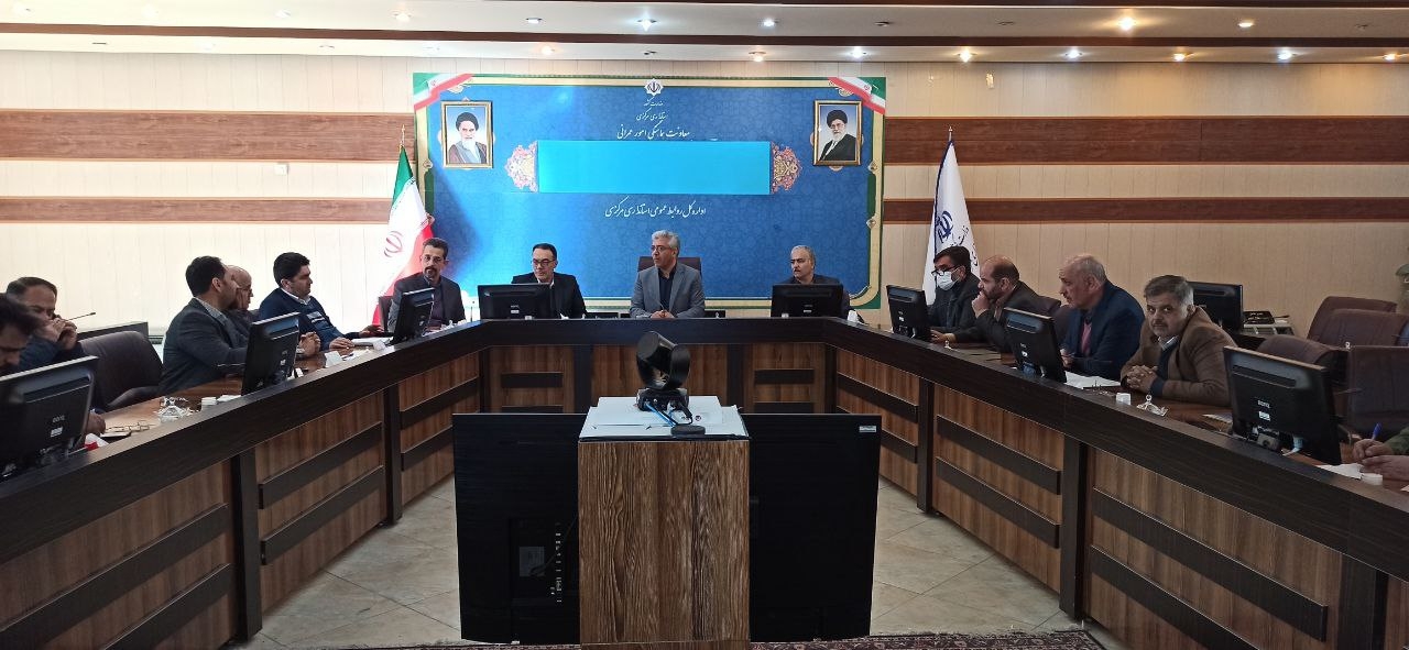 جلسه بررسی مشکلات آزادراه کنارگذر شمالی اراک برگزار شد.