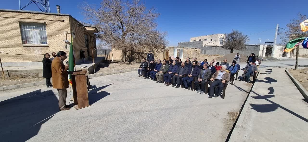 مراسم کلنگ‌زنی احداث زمین چمن مصنوعی در پارک روستای میقان برگزار شد.