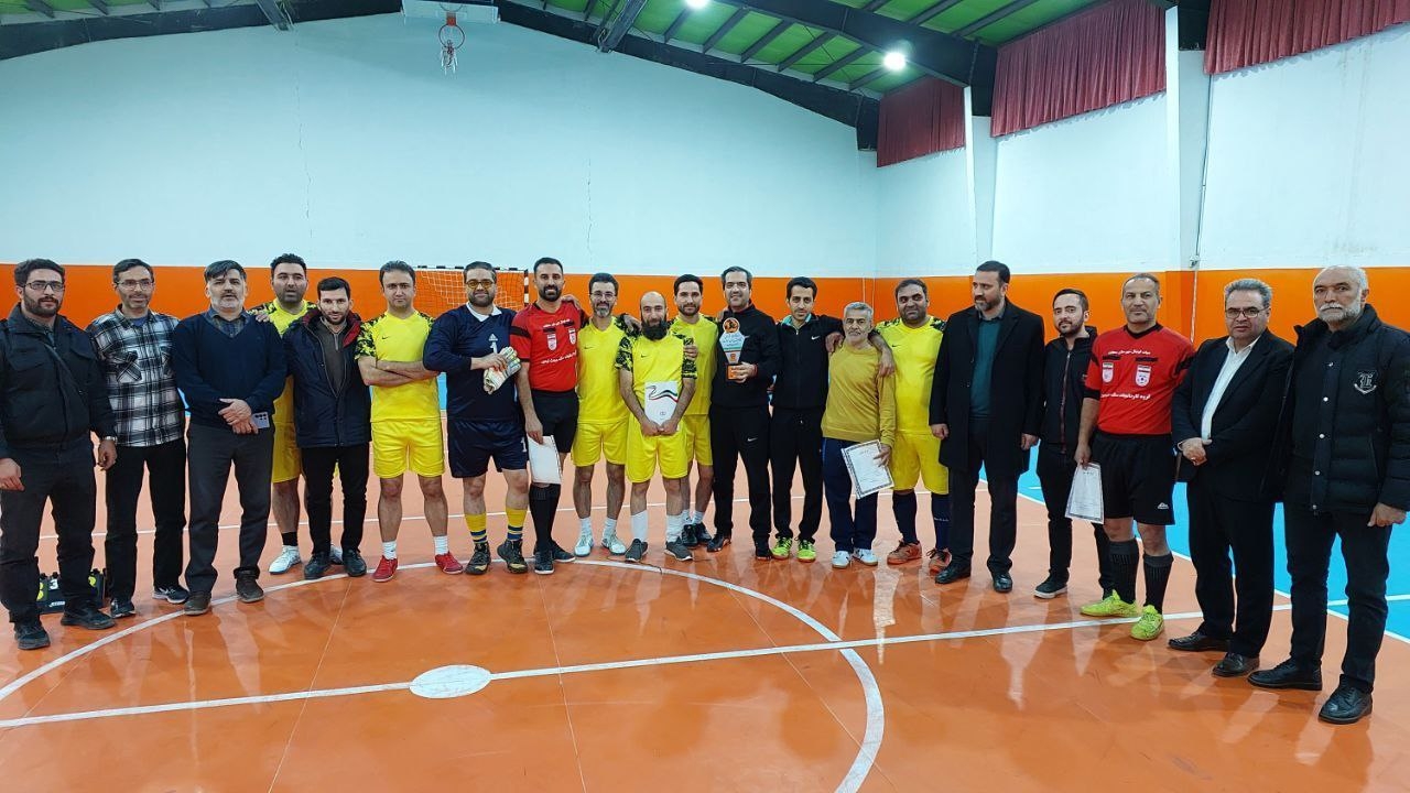تیم فرمانداری شهرستان محلات (شهدای خدمت) قهرمان مسابقات فوتسال کارمندان دولت جام فجر آفرینان (گرامیداشت دهه مبارک فجر ) در شهرستان محلات گردید.