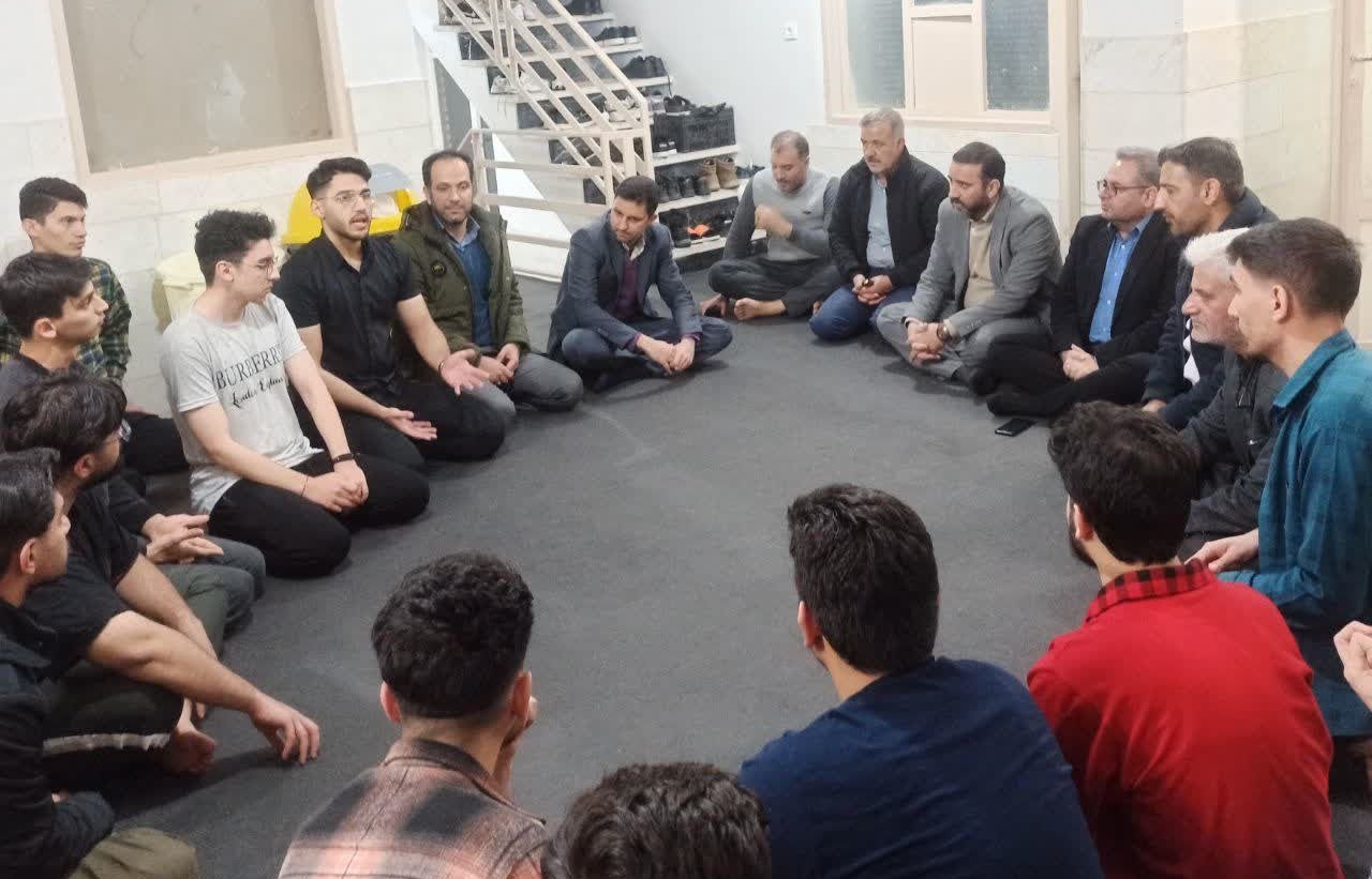 حضور شبانه مهندس خزائی‌پور در خوابگاه دانشجویان مرکز آموزش عالی و دانشکده پیراپزشکی محلات و دیدار صمیمانه با دانشجویان