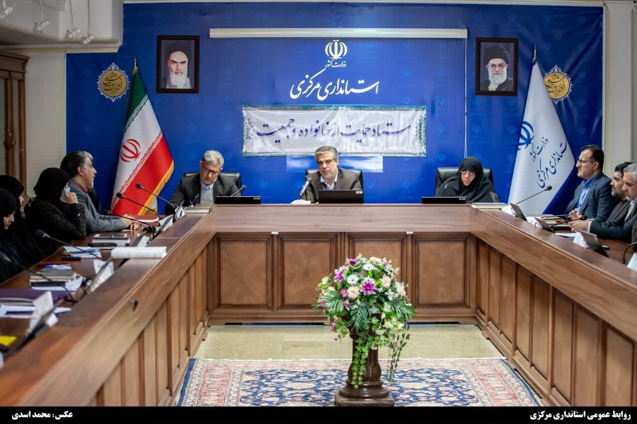 نشست ستاد حمایت از خانواده و جوانی جمعیت استان مرکزی به ریاست استاندار

نشست ستاد حمایت از خانواده و جوانی جمعیت استان به ریاست دکتر "مهدی زندیه‌وکیلی" و با حضور سرپرست معاونت سیاسی، امنیتی و اجتماعی، و اعضای  جلسه   برگزار  شد .