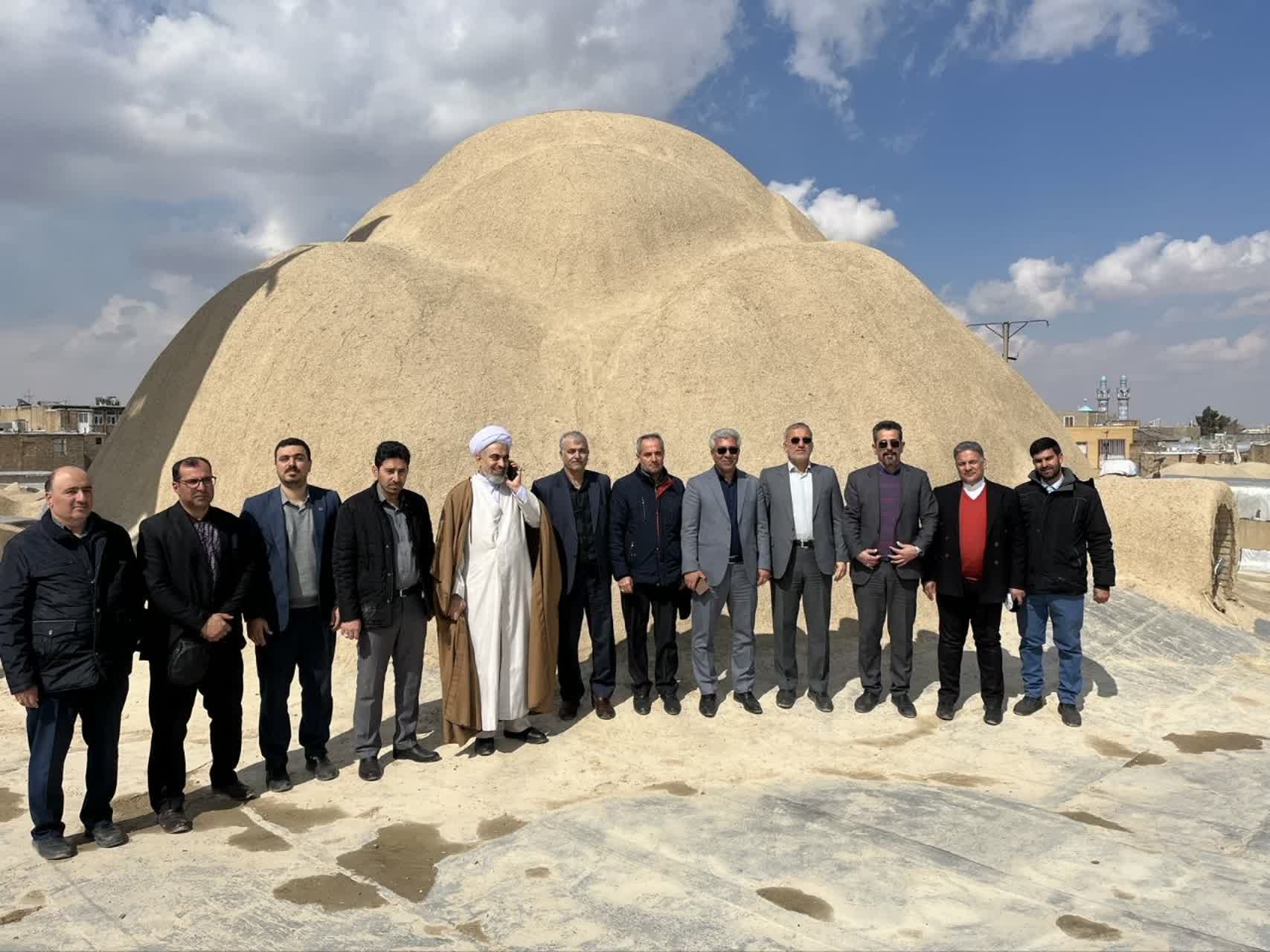 بازدید معاون امور عمرانی استانداری و سرپرست فرمانداری شهرستان اراک از بازار سرپوشیده اراک