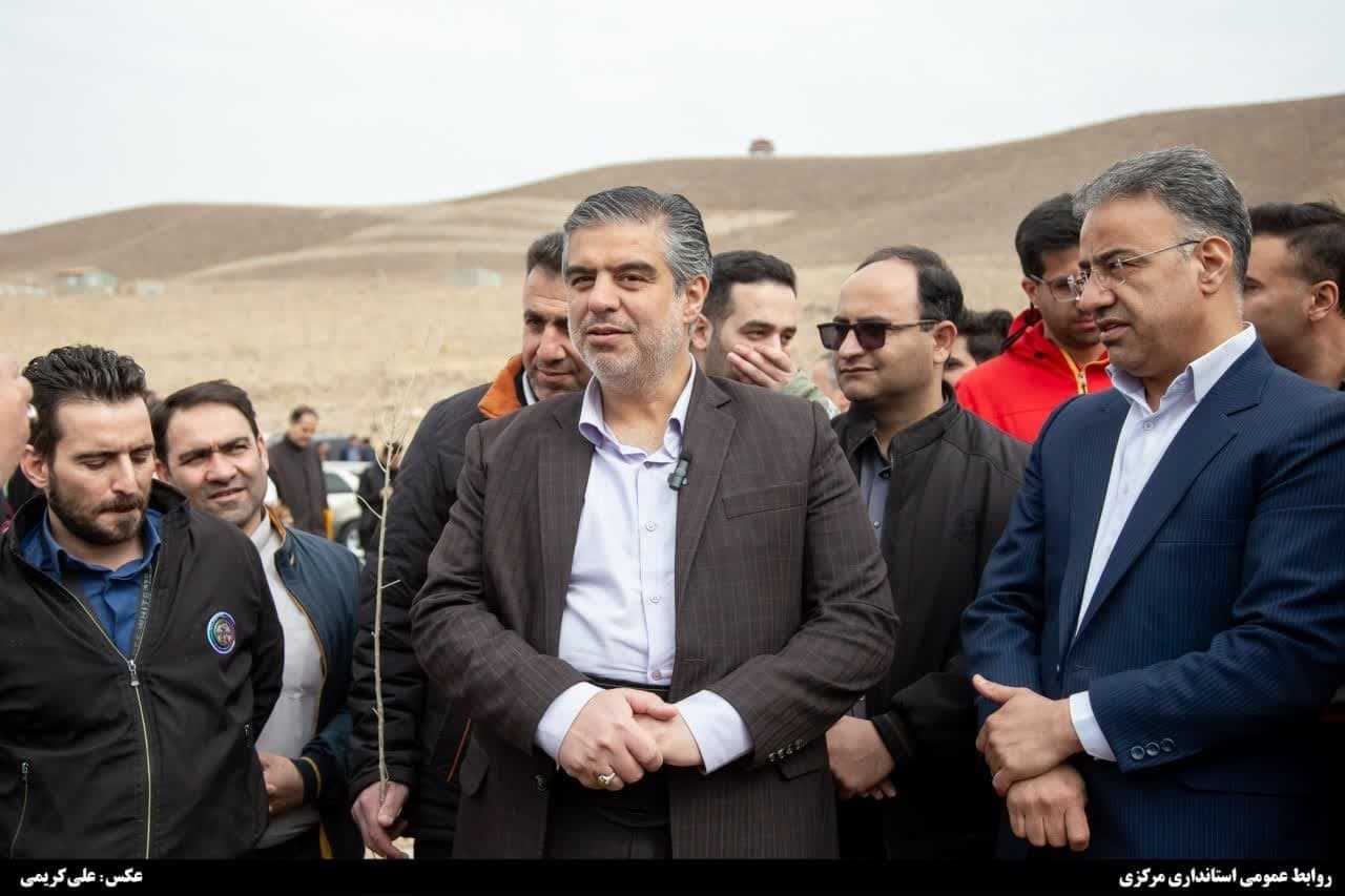 استاندار مرکزی: توسعه فضای سبز به کاهش اثرات سوء آلودگی هوا می‌انجامد