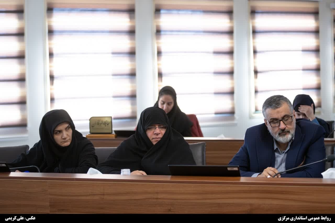 حضور مفتح زاده  مدیرکل امور زنان وخانواده  استان  درنشست شورای  آموزش و پرورش  استان