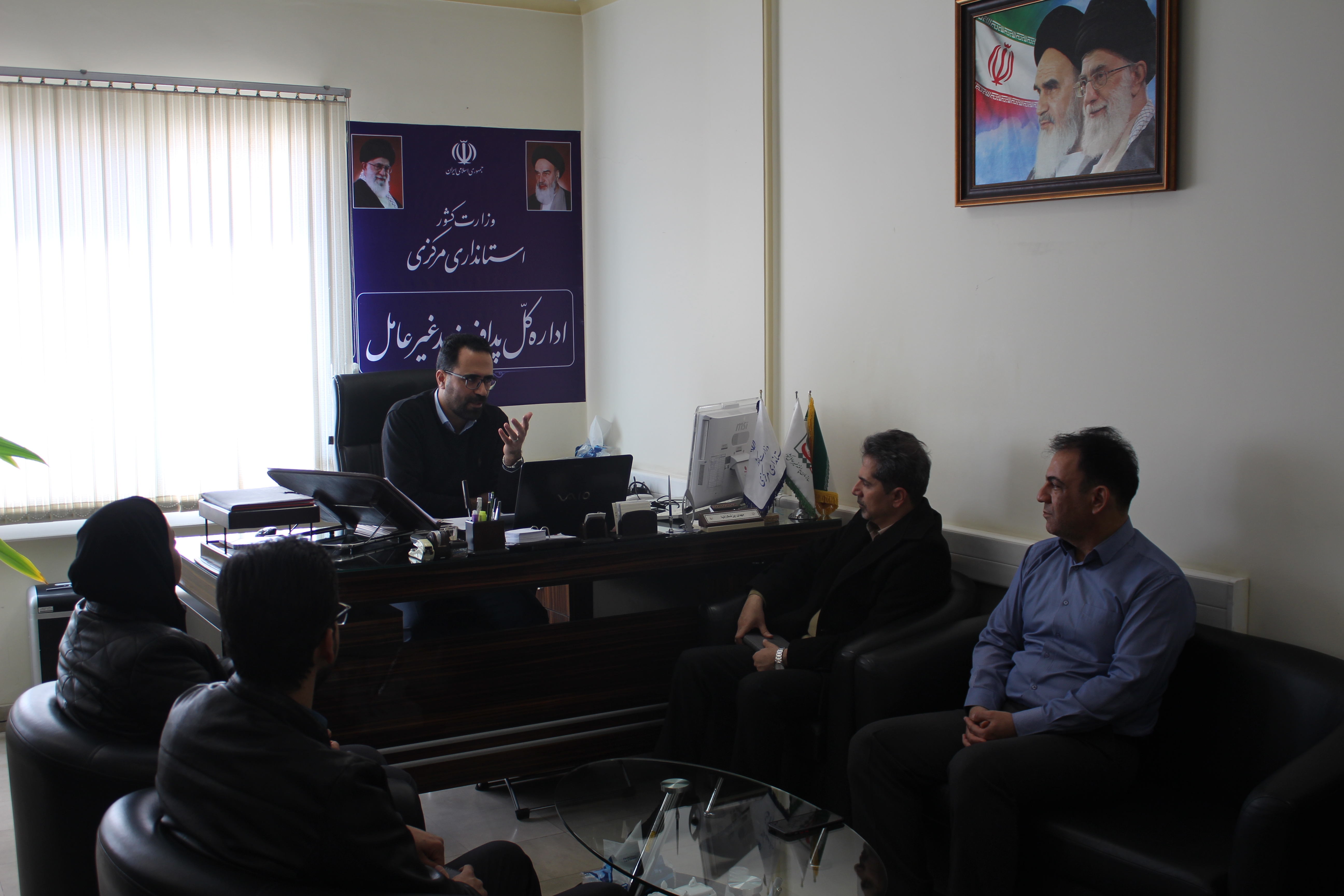 تقدیر پزشگ نیا، مدیر کل پدافند غیر عامل استان از تیم اعضای تیم سایبری