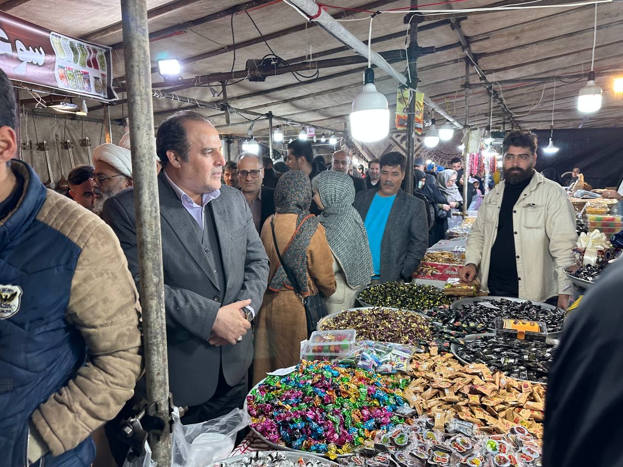 بازدید فرماندار ویژه ساوه از نمایشگاه بهاره