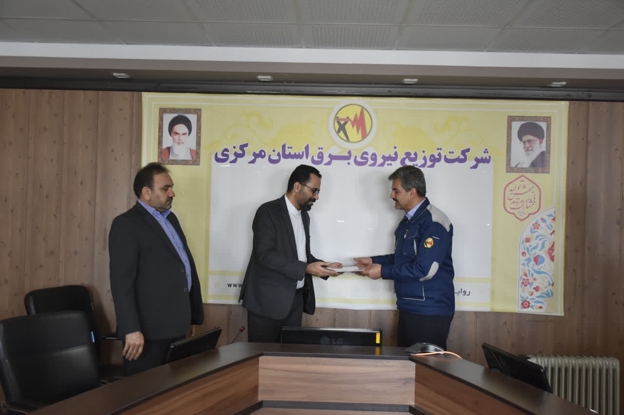 تقدیر از مدیرعامل شرکت توزیع برق توسط مدیرکل پدافند غیرعامل