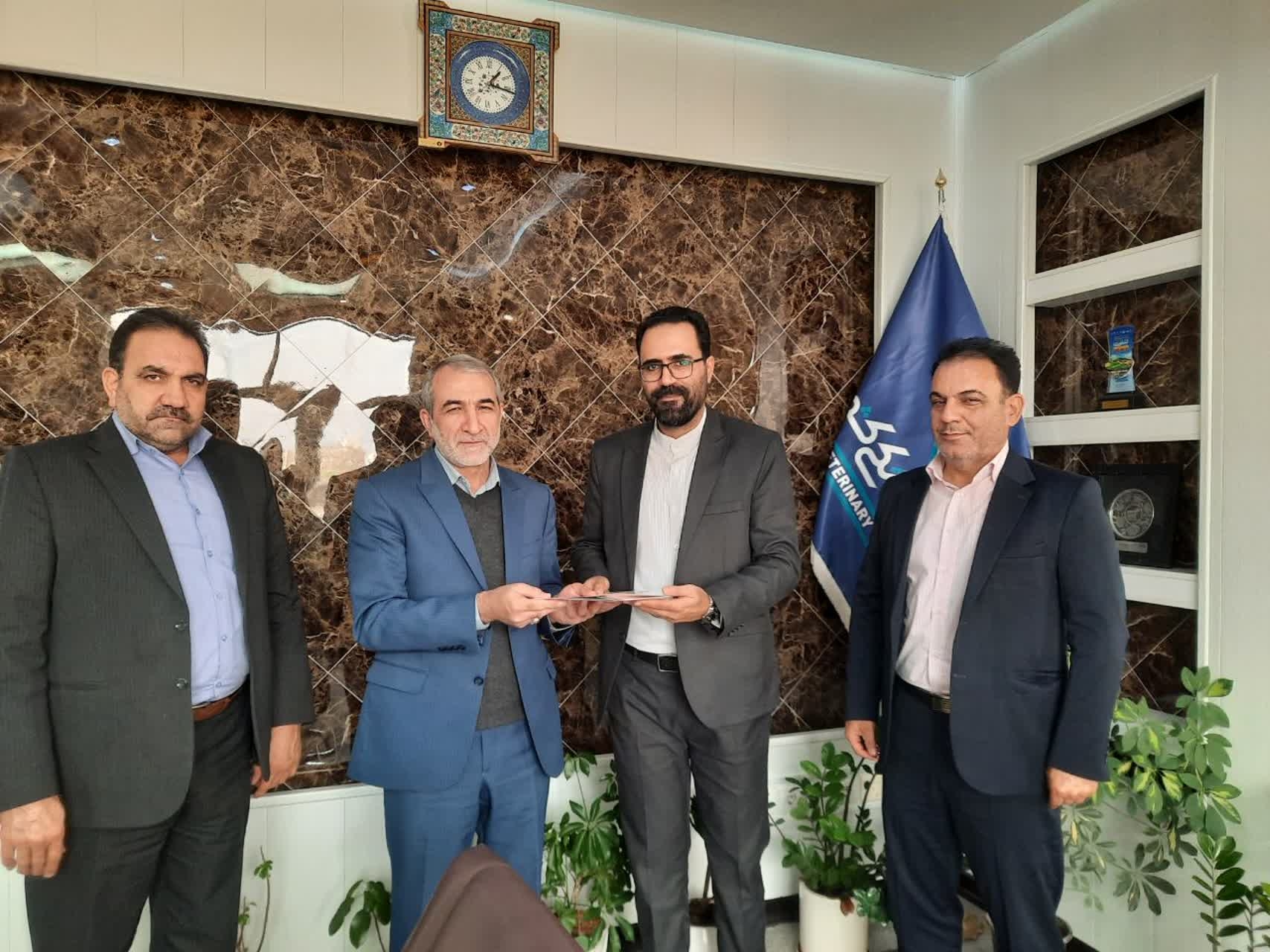 تقدیر از مدیرکل دامپزشکی استان مرکزی توسط مدیرکل پدافند غیرعامل