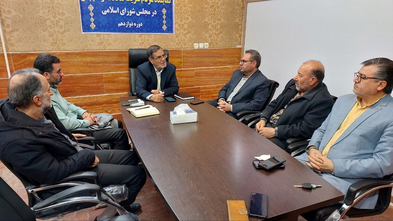 جلسه بررسی برخی از مسائل و مشکلات شهر محلات برگزار شد.