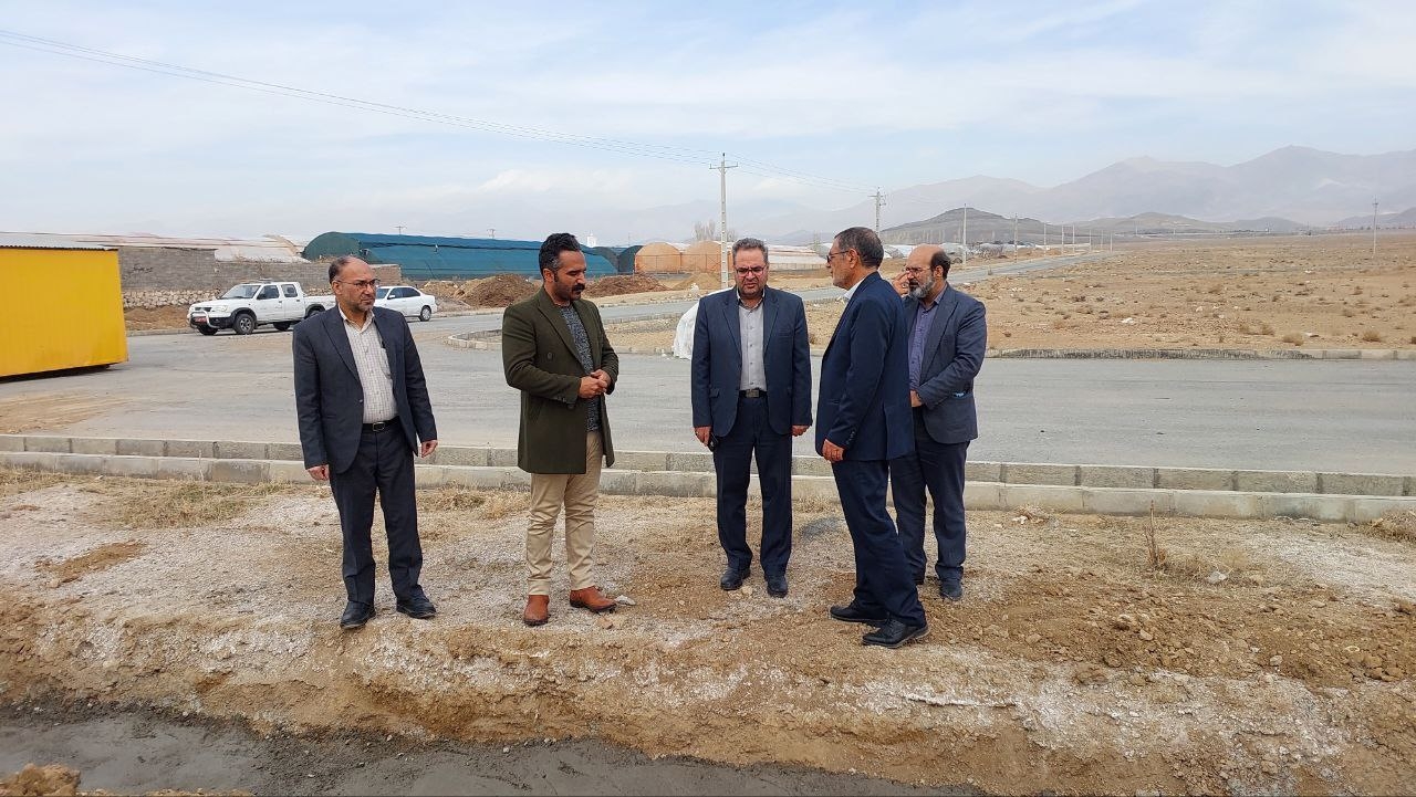 بررسی میدانی پروژه‌ی شهرک ماهیان زینتی شهر محلات