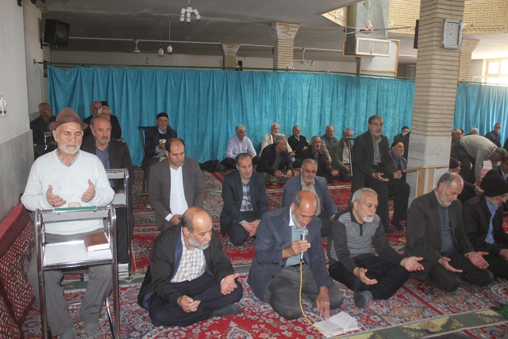 حضور فرماندار در جمع نمازگزاران مسجد امام رضا (ع) خمین