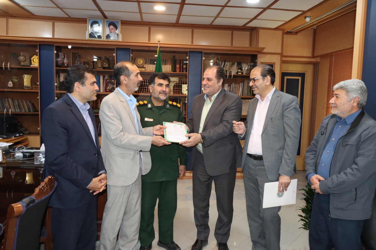 باحضور فرماندار ویژه ساوه؛
 آیین تکریم و معارفه سرپرست بنیاد شهید برگزار شد