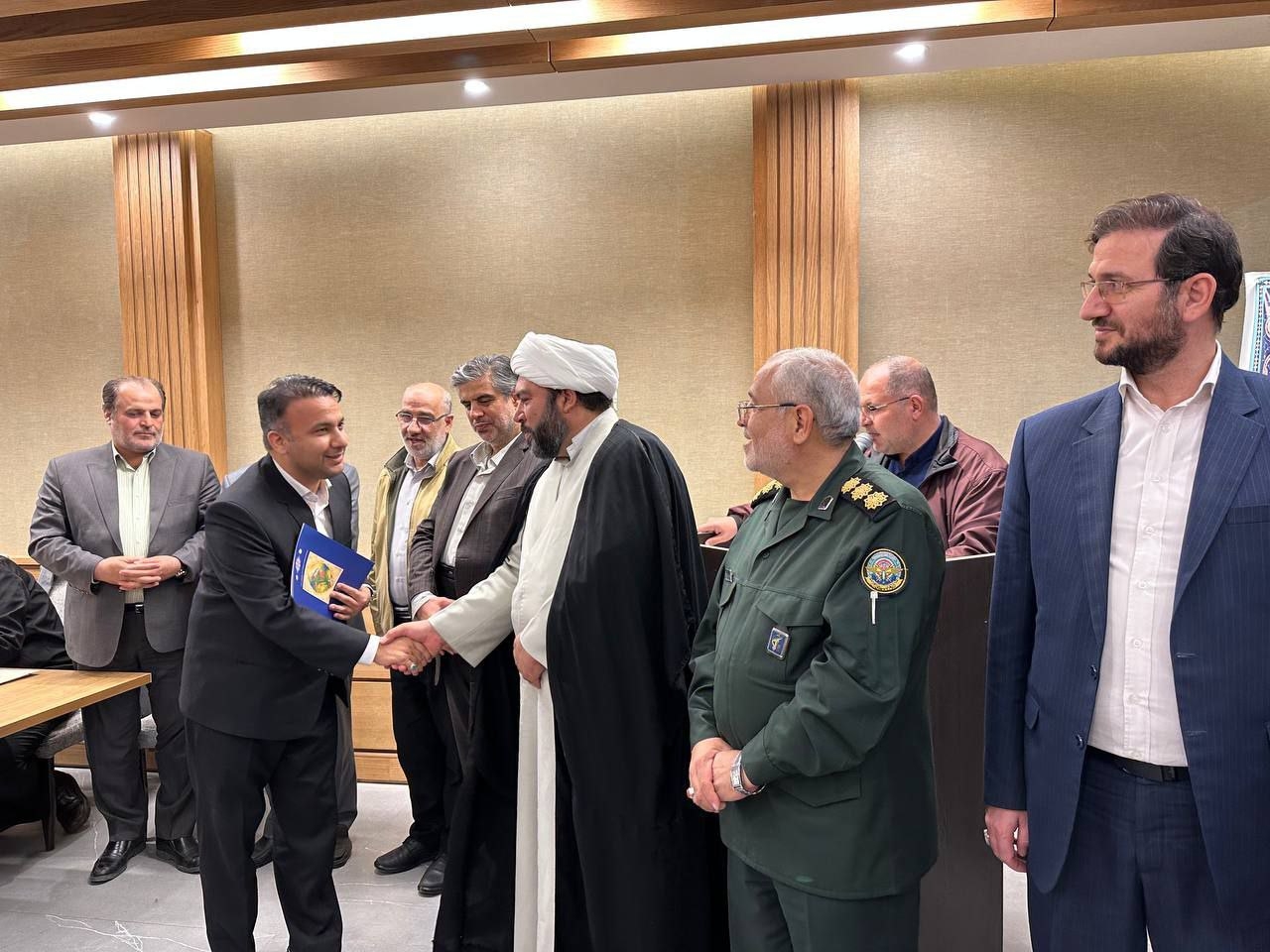 مراسم تجلیل از خادمان یادمان شهدای گمنام شهر صنعتی کاوه برگزار شد