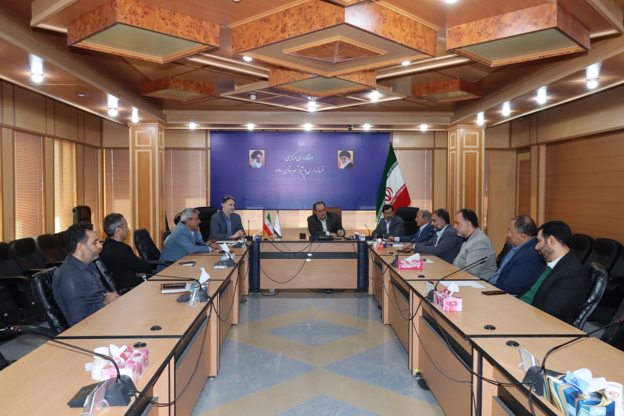 دیدار جمعی از انبوه سازان با فرماندار ویژه ساوه