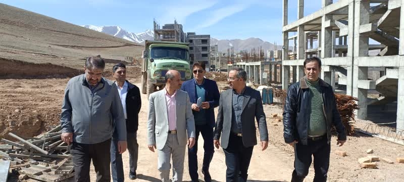 بازدید فرماندار به همراه مسئولین استانی از پروژه نهضت اقدام ملی مسکن شهرستان