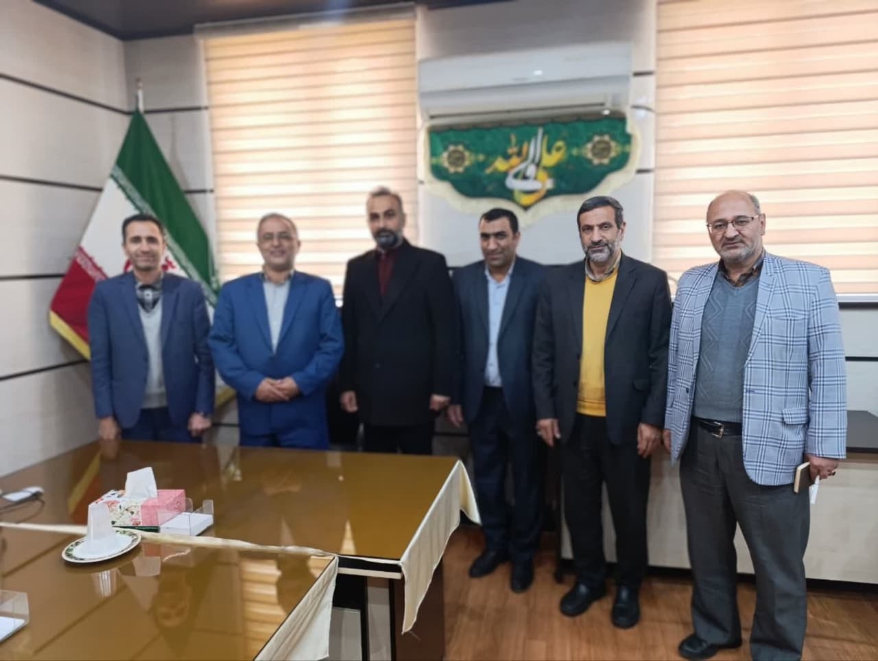 مراسم تحلیف عضو جدید شورای اسلامی شهر دلیجان برگزار شد
 در این مراسم که صبح دوشنبه بیستم اسفند ماه ۱۴۰۳ در محل فرمانداری شهرستان دلیجان برگزار شد، روح اله زند عضو علی البدل شورا، در حضور فرماندار و دیگر اعضای شورای اسلامی سوگند یاد کرد و رسما به عنوان عضو شورای اسلامی شهر دلیجان کار خود را آغاز کرد.

گفتنی است در پی استعفای علی صفری  از عضویت در شورای  اسلامی شهر دلیجان، روح اله زند که عضو علی البدل بود وارد این شورا شد.

قابل ذکر است نمایندگان،مجلس شورای اسلامی در جریان بررسی اصلاح موادی از قانون انتخابات شوراهای شهر و روستا، با پیشنهاد تعویق ۶ ماهه موعد برگزاری دوره هفتم انتخابات شوراهای شهر و روستا موافقت کردند.

روابط عمومی فرمانداری شهرستان دلیجان 🇮🇷