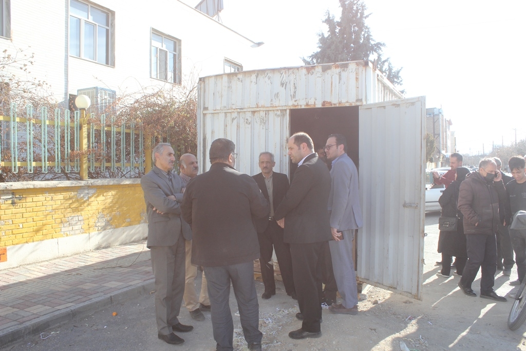 فرماندار از روند توزیع میوه در سطح شهر خمین بازدید کرد