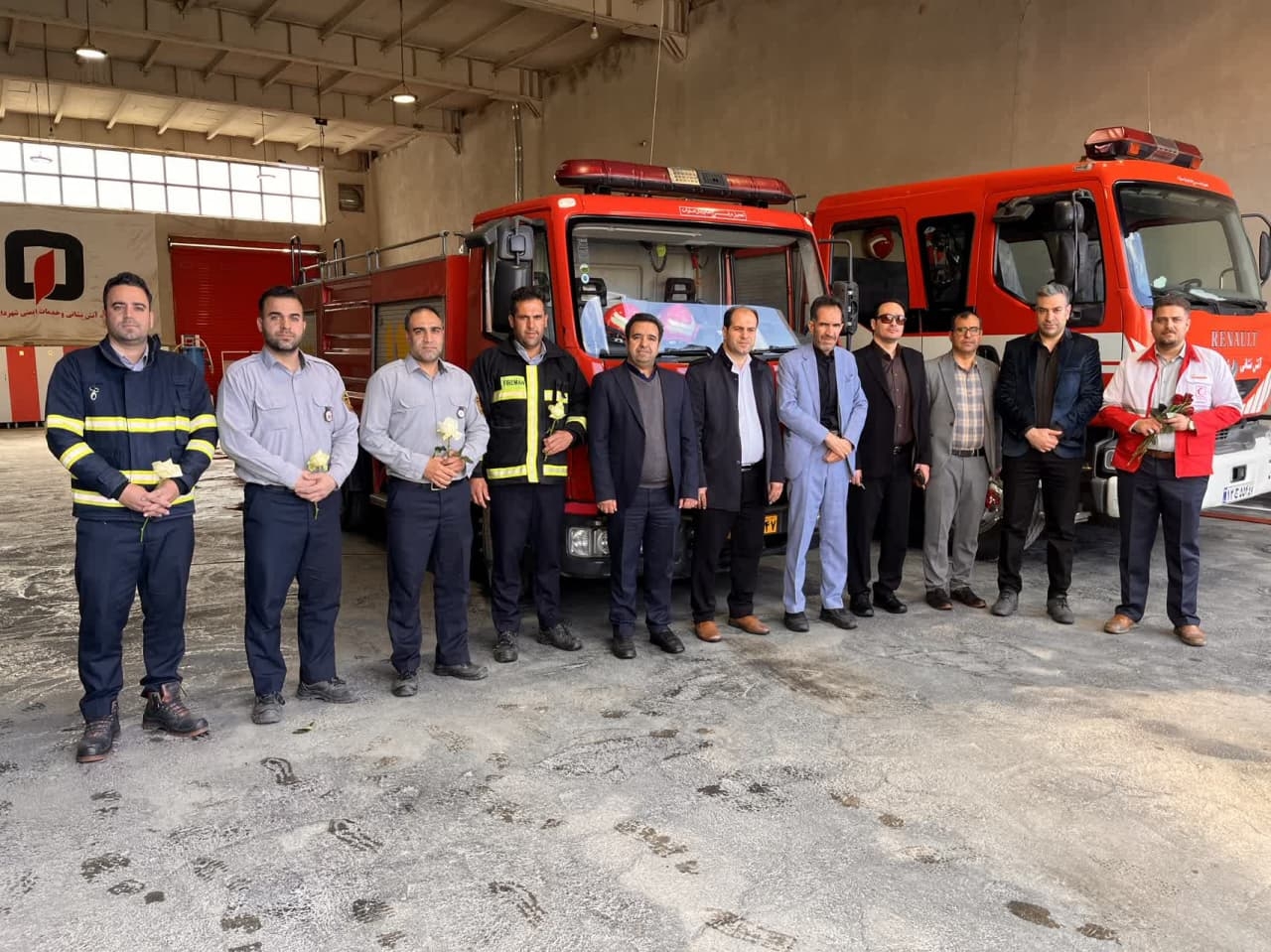 فرماندار و نماینده مردم خمین در مجلس از ایستگاه آتش نشانی خمین بازدید کردند