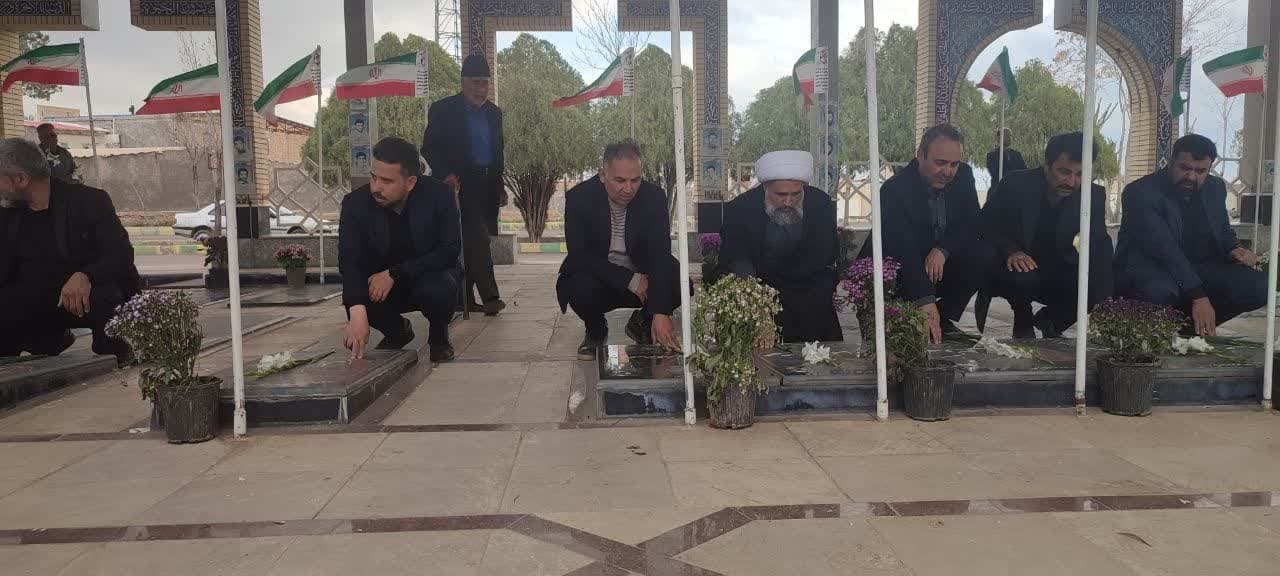 گلباران و ادای احترام به مقام رفیع شهدای شهر زاویه