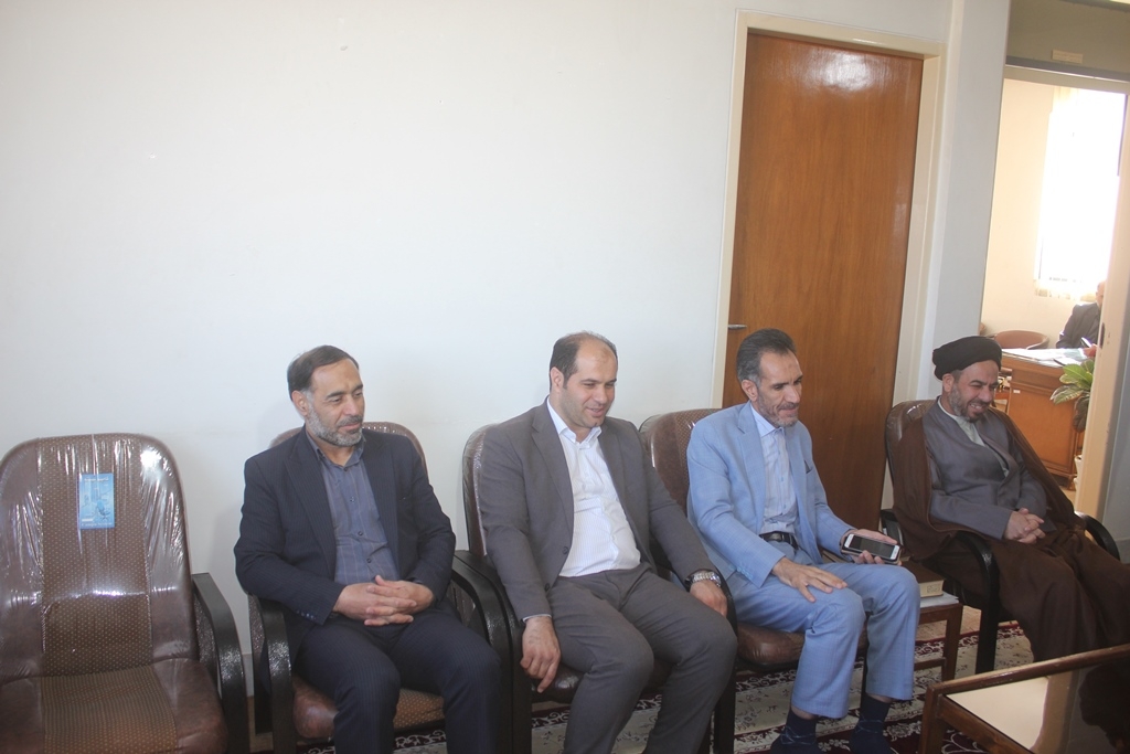 دیدار نوروزی فرماندار و نماینده مردم خمین در مجلس با امام جمعه شهرستان انجام شد