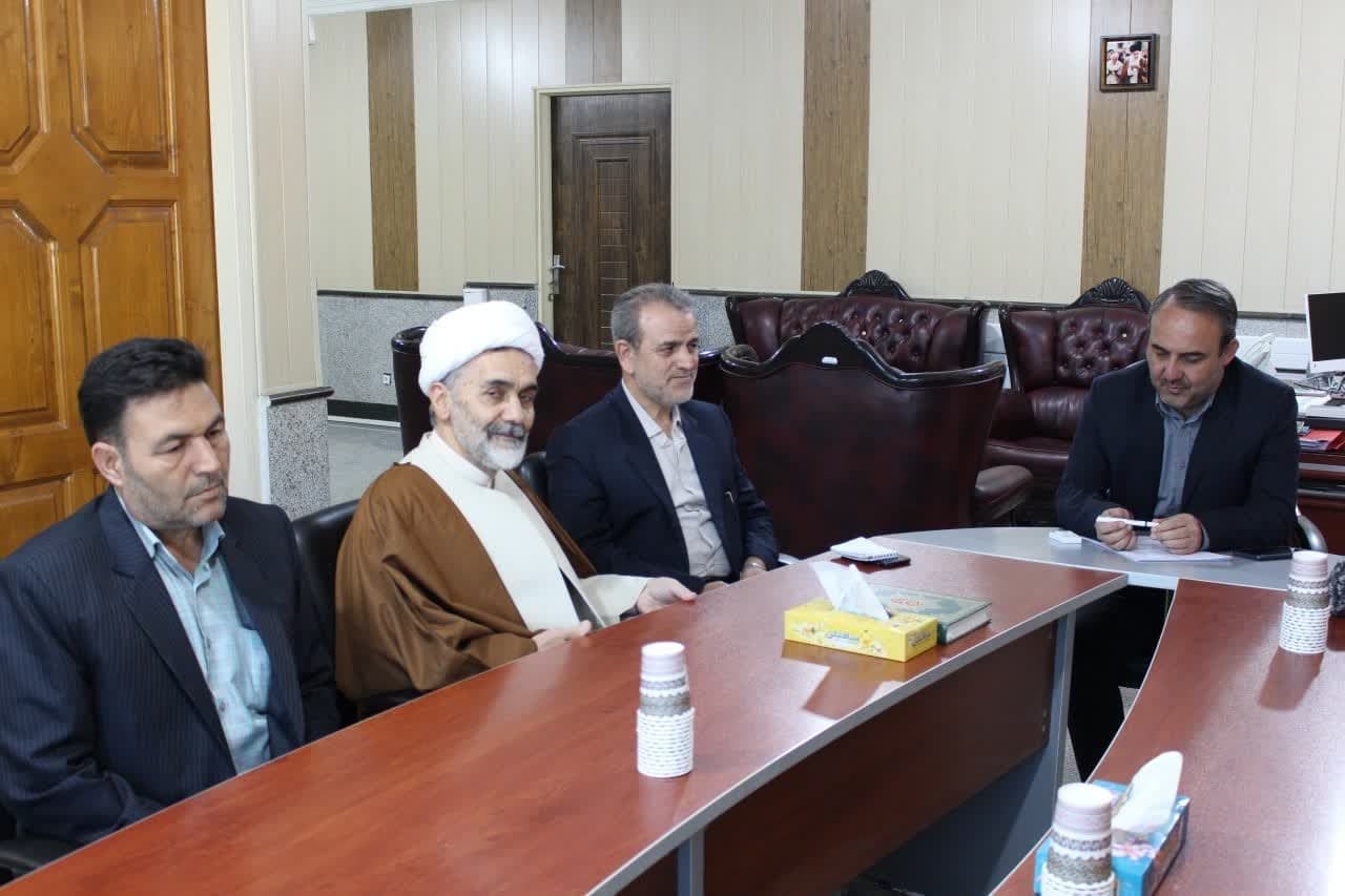 دیدار نوروزی تعدادی از مدیران ادارات شهرستان با جناب آقای مروتی سرپرست فرمانداری شهرستان زرندیه