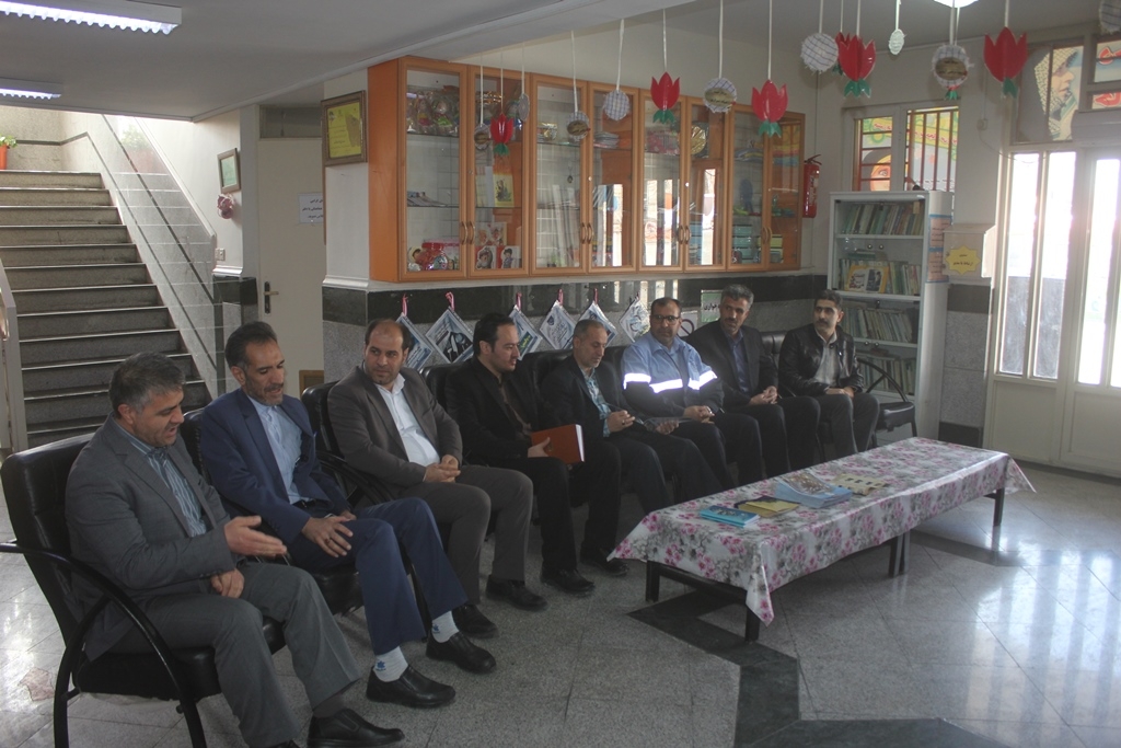 فرماندار و نماینده مردم خمین در مجلس از ستاد اسکان مسافران نوروزی شهرستان بازدید کردند