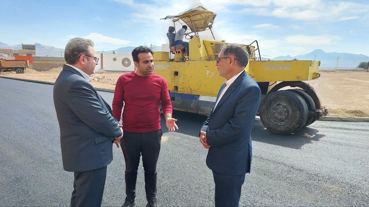 بررسی میدانی وضعیت عملیات اجرائی آسفالت معابر روستای نخجیروان