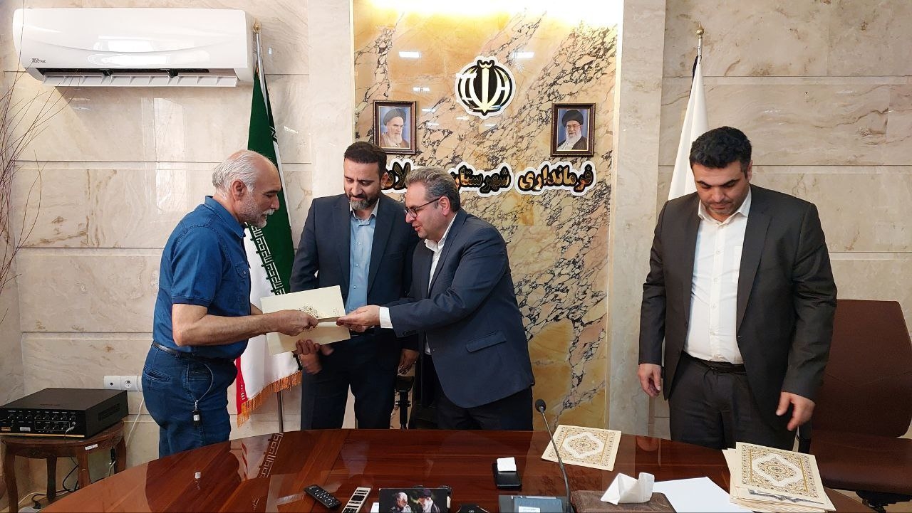 آخرین جلسه داخلی کارکنان فرمانداری و بخشداری محلات در سال 1403 برگزار شد.