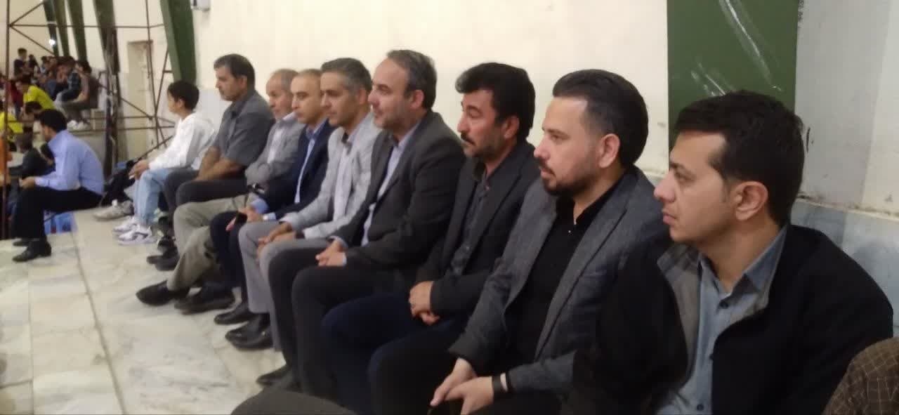 بازدید فرماندار و معاونین از محل برگزلری مسابقه فینال فوتسال جام رمضان