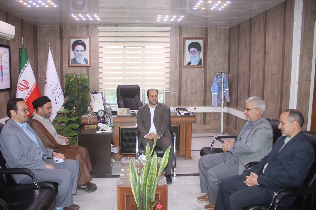 دیدار نوروزی امام جمعه و رئیس دانشگاه علوم قرآنی شهرستان با فرماندار خمین برگزار شد