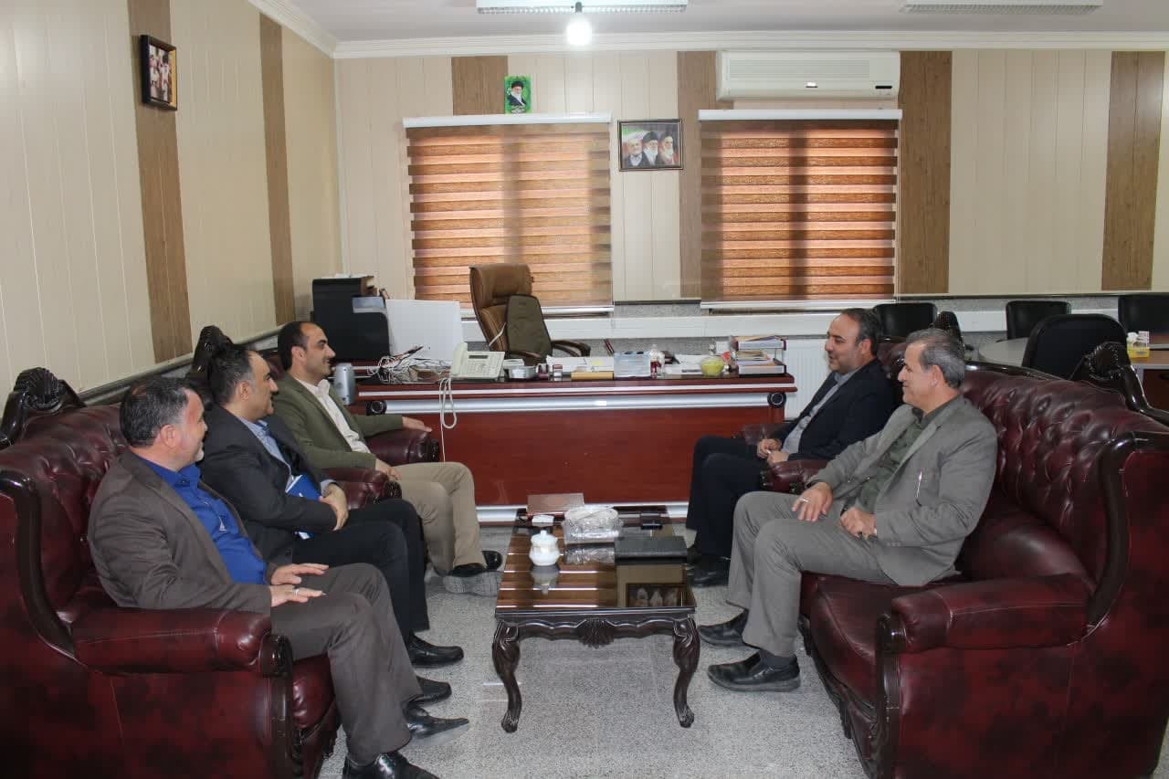 دیدار سرپرست شبکه بهداشت و درمان با فرماندار