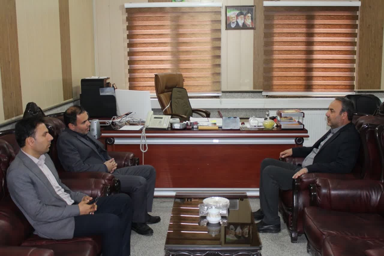 دیدار بخـشدار خرقان با فرماندار