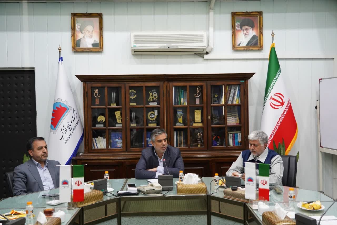 تأکید استاندار مرکزی بر تهیه برنامه‌ راهبردی بخش صنعت برای تحقق شعار سال/ شرکت آذرآب در شرایط مطلوب و رو به توسعه قرار دارد