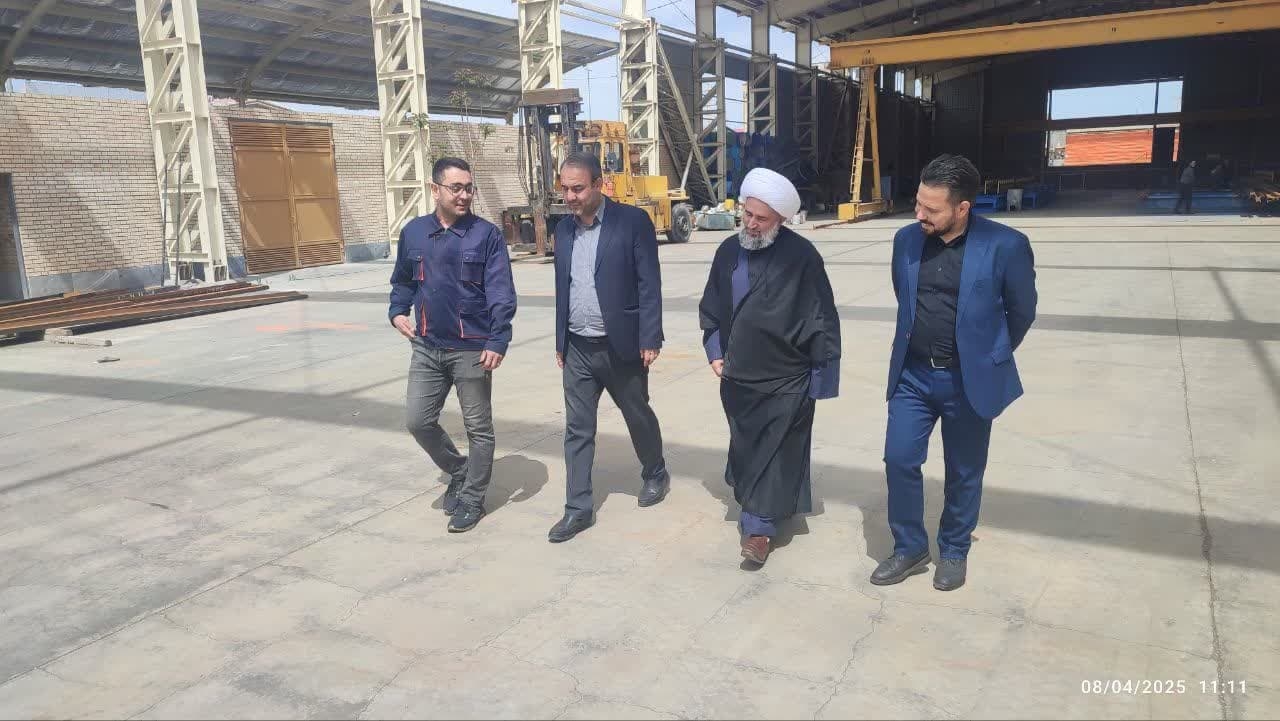 بازدید سرپرست فرمانداری شهرستان زرندیه از شرکت پیشگامان سازه زرند