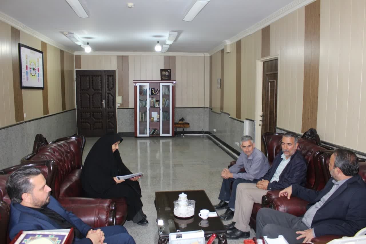 دیدار اعضای شورای اسلامی روستای فیض آباد با فرماندار