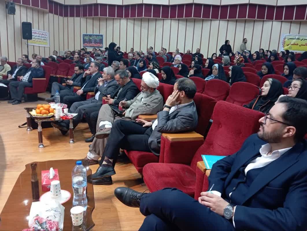 امروز اولین مجمع سلامت استان مرکزی در میان شهرستان‌های استان و ششمین مجمع سلامت شهرستان تفرش با حضور مسئولان استانی و شهرستانی در محل سالن پرفسور حسابی تفرش برگزار شد.