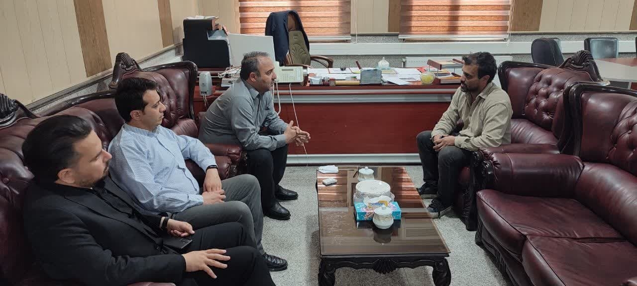 دیدار  معاونین  با مدیر عامل شرکت کارن پلیمر فلات پارس با فرماندار