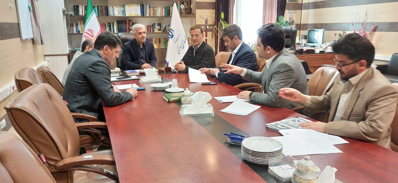 مشکلات شهرداری اراک با اداره کل آموزش و پرورش مورد بررسی قرار گرفت.