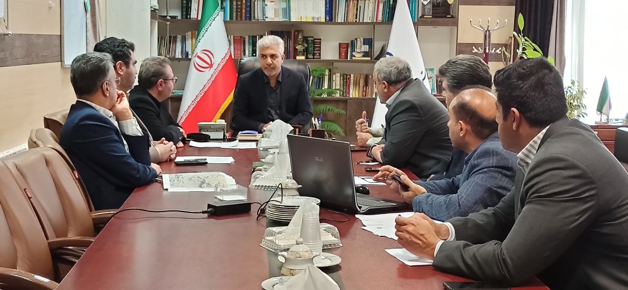 جلسه بررسی تداخل توسعه روستای آب گرم محلات با معادن برگزار شد.