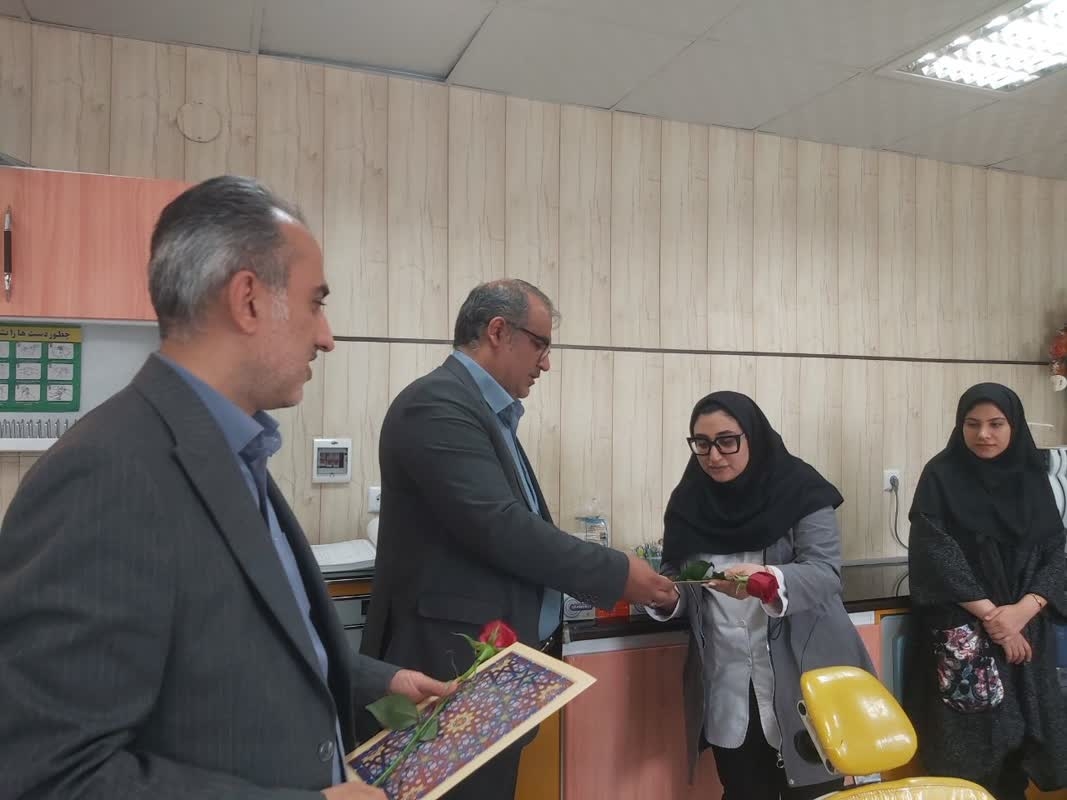 بمناسبت گرامیداشت روز دندانپزشک؛ تجلیل از زحمات دندانپزشکان شهرستان آشتیان