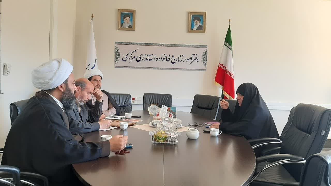 جلسه بازخوانی نقشه راه ستادمردمی جمعیت استان به ریاست مفتح زاده مدیر کل امور زنان وخانواده استانداری و باحضور حجت الاسلام تاج آبادی مسئول ستاد مردمی جمعیت استان و حجت الاسلام غریبی ستاداجرایی فرمان امام (ره)در محل دفتر برگزار شد .
چهارشنبه ۲۷فروردین ۱۴۰۴