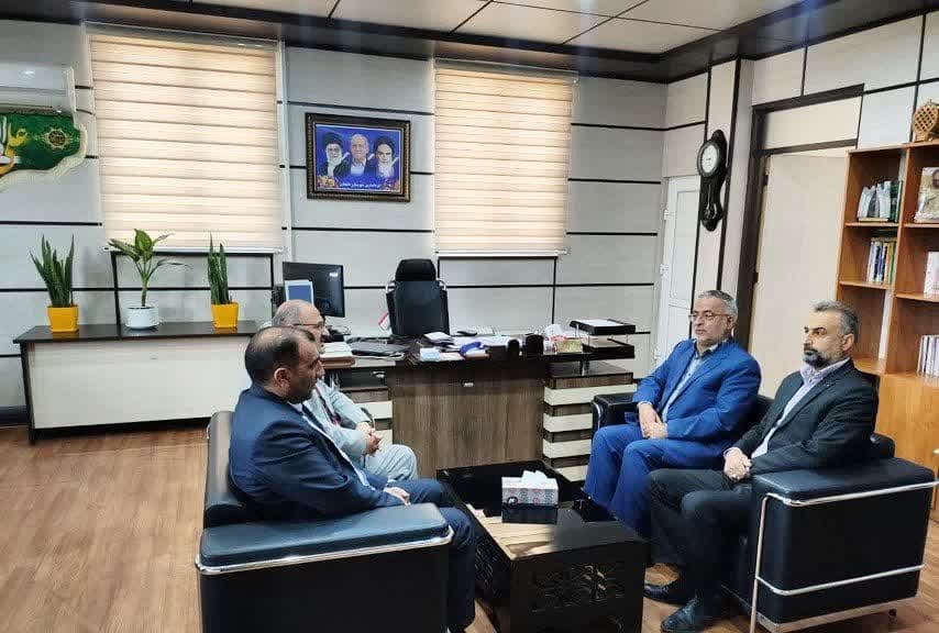 دیدار نوروزی اعضای شورای اسلامی شهر دلیجان با فرماندار 

🔹️اعضای شورای اسلامی شهر دلیجان با حضور در دفتر ابوالفضل قاسمی فرماندار شهرستان دلیجان سال نو و ایام پیش رو را به ایشان تبریک گفته و سالی پر از تلاش، توسعه و پیشرفت برای شهر دلیجان  آرزو کردند.
🔹در این دیدار فرماندار شهرستان دلیجان با تاکید بر اجرای فرامین و منویات مقام معظم رهبری و اجرای شعار سال ۱۴۰۴ که سال سرمایه گذاری برای تولید نامگذاری گردیده افزود: در سال‌جاری اولویت تمامی برنامه های عملیاتی و جاری در شورا و شهرداری با  سرلوحه قرار دادن این شعار صورت پذیرد و علاوه بر انجام اقدامات عمرانی و خدماتی و غیره در شهرداری امورات مربوط به سرمایه گذاری بیشتر از قبل مورد توجه قرار گرفته و با همکاری و تعامل شورای اسلامی شهر و شهرداری اتفاقات خوش یمنی در این زمینه در شهر دلیجان با حمایت از سرمایه گذاران صورت پذیرد.